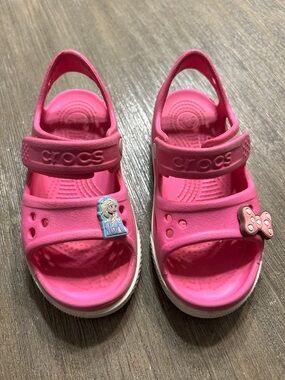 CROCS Girls' Bright Pink Sandals with Elsa & Bow Jibbitz